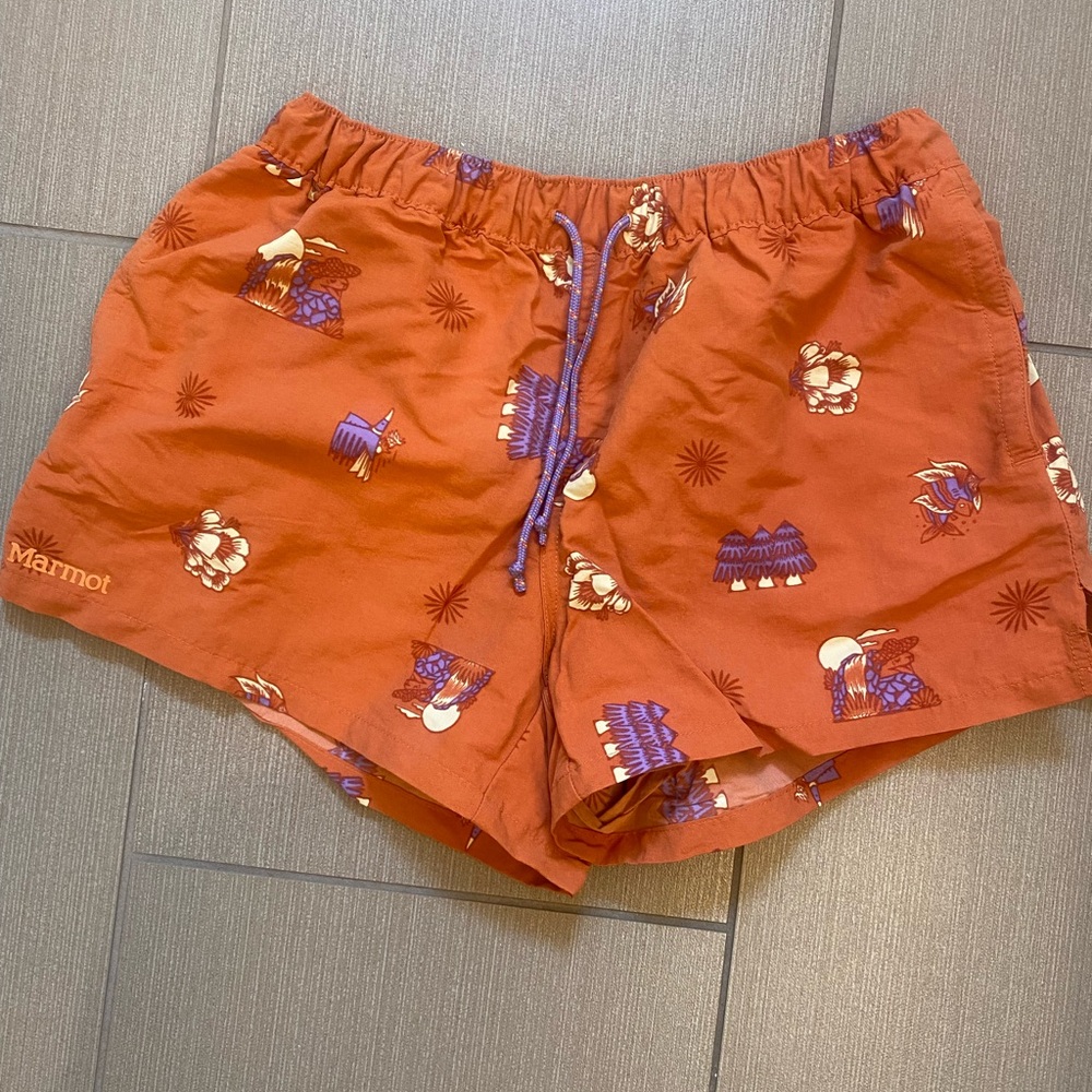 Marmot Women's Juniper Springs 3" shorts in the Amber Dj Javier print